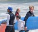 David Beckham, le chef Gordon Ramsay et leurs enfants surfent à Malibu, le 30 juillet 2011.