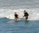 Les parents de Victoria Beckham regardent leur petit fils Brooklyn faire du surf à Malibu le 19 juillet 2011