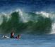 Les parents de Victoria Beckham regardent leur petit fils Brooklyn faire du surf à Malibu le 19 juillet 2011
