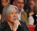 Patrick Juvet, sur le plateau de  Vivement Dimanche , le 23 février 2011.