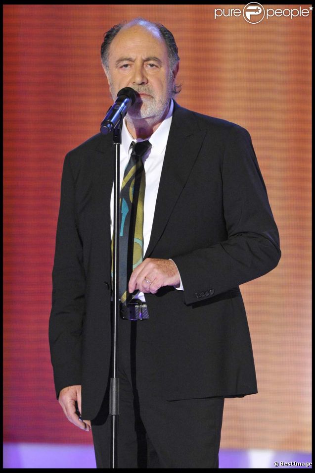 Michel Delpech, sur le plateau de  Vivement Dimanche , le 6 avril 2011.