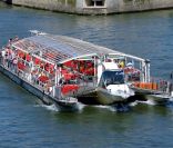 Le Catherine Deneuve, célèbre navire de la compagnie Bateaux parisiens