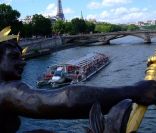 Le Catherine Deneuve, célèbre navire de la compagnie Bateaux parisiens
