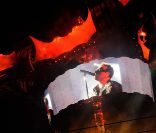 U2 au Stade de France à Paris, le 18 septembre 2010. Le 360° Tour a été joué 110 fois devant plus de 7 millions de spectateurs.<br />
