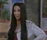 En 2000, Cher gifle Jack McFarland dans un épisode de  Will and Grace .