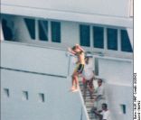 Le Prince Williams saute à l'eau, en 1997, heureusement il ne connaissait pas Kate Middleton 