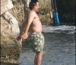 Andy Garcia saute à l'eau, tel un punk - mai 2007 au Cap d'Antibes 