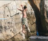 Andy Garcia saute à l'eau, tel le christ - mai 2007 au Cap d'Antibes 