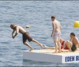 Jason Statham, sportif, saute à l'eau - mai 2007 au Cap d'Antibes 