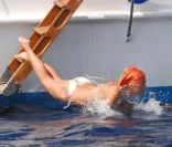 Tara Reid saute à l'eau, c'est un plat 