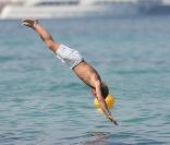 Lapo Elkann ou le plongeon parfait - juin 2008 à Saint-Tropez 