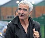 Raymond Domenech, qui contestait son licenciement pour faute grave en 2010, a accepté à l\'été 2011 un accord avec la FFF moyennant 975 000 euros.