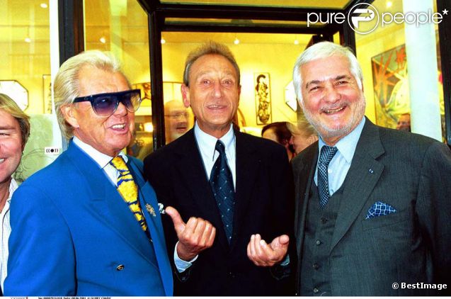Michou, Bertrand Delanoë et Jean-Claude Brialy, à Paris, le 8 juin 2001.