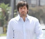 Ben Affleck affiche une nouvelle coiffure alors qu'il se promène dans les rues de Los Angeles, le 23 juillet 2011