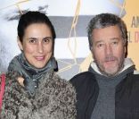 Philippe Starck et sa femme Jasmine lors de l'avant-première du film Les Petits Mouchoirs en octobre 2010 