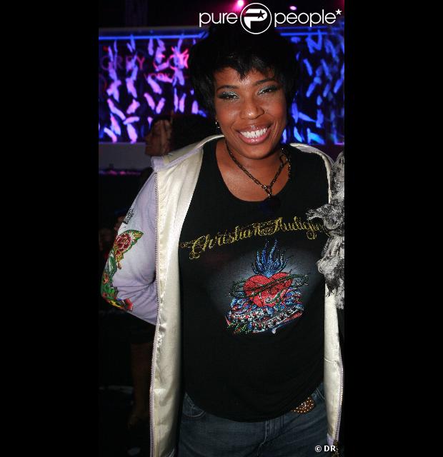 Macy Gray a bien profiter de la soirée au VIP Room... sauf qu'elle était attendue ailleurs !