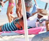 François-Xavier Demaison et sa femme Emmanuelle en vacances à Saint-Tropez le 12 août 2011