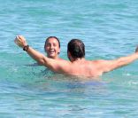 François-Xavier Demaison et sa femme Emmanuelle en vacances à Saint-Tropez le 12 août 2011