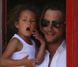 Gabriel Aubry vient chercher sa fille Nahla à la sortie de la maternelle à Los Angeles, le 15 août 2011.