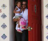 Gabriel Aubry vient chercher sa fille Nahla à la sortie de la maternelle à Los Angeles, le 15 août 2011.