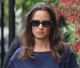 La fashionista Pippa Middleton ne se ruine pas pour s'habiller : elle arborait une robe deux tons Zara lorsqu'elle a été apercue cette semaine dans les rues de Londres. 17 août 2011. 