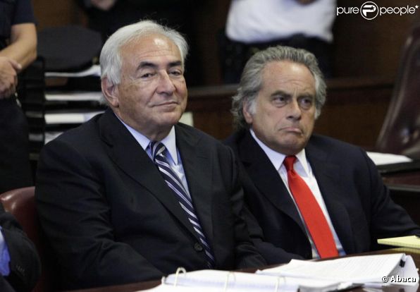 Dominique Strauss-Kahn dans la salle d'audience du tribunal de New York ce 23 août qui l'a vu être libéré de toutes charges... mais pas innocenté.