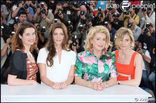 De g à d : Emmanuelle Devos, Chiara Mastroianni, Catherine Deneuve et Anne Consigny 