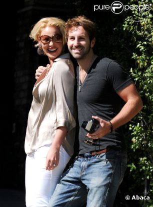 Katherine Heigl et son mari Josh Kelly sont déchaînés avant un concert du musicien à Los Angeles, le 24 août 2011