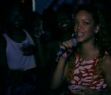 Rihanna dans son nouveau clip Cheers (Drink to That)