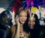 Rihanna craquante et sexy dans son nouveau clip Cheers (Drink to That)