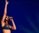 Rihanna en folie sur scène dans son nouveau clip Cheers (Drink to That)