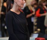 La princesse Marie de Danemark découvrait une exposition de joaillerie au centre Bella, à Copenhague, le 28 août 2011. Vêtue d'un ensemble noir prouvant qu'elle ne craint pas de laisser voir ses premières rondeurs de femme enceinte. 