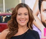Alyssa Milano pose lors d\'une avant-première à Hollywood en juin 2011<br />