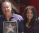 Ed O'Neill a reçu son étoile sur le Hollywood Walk of Fame, à Hollywood le 30 août 2011. Ici avec toute sa famille.