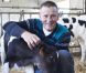 Benoît et sa vache dans L'amour est dans le pré, saison 6 
