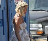 Tori Spelling, enceinte, se balade avec sa petite famille au Chili Cook-Off Festival à Malibu le 4 septembre 2011