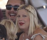 Tori Spelling, enceinte, se balade avec sa petite famille au Chili Cook-Off Festival à Malibu le 4 septembre 2011