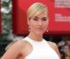 Eblouissante dans sa robe Stella McCartney et ses chaussures Yves Saint Laurent, Kate Winslet vient défendre la série  Mildred Pierce  à la Mostra Venise, le 2 septembre 2011. 