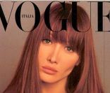 Mars 1993 : Carla Bruni, mannequin à l'époque, réalisait la couverture de Vogue Italia. 