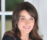 A 43 ans, Carla Bruni a accouché de son deuxième enfant, qui est également le premier bébé présidentiel. Deauville, le 26 mai 2011. 