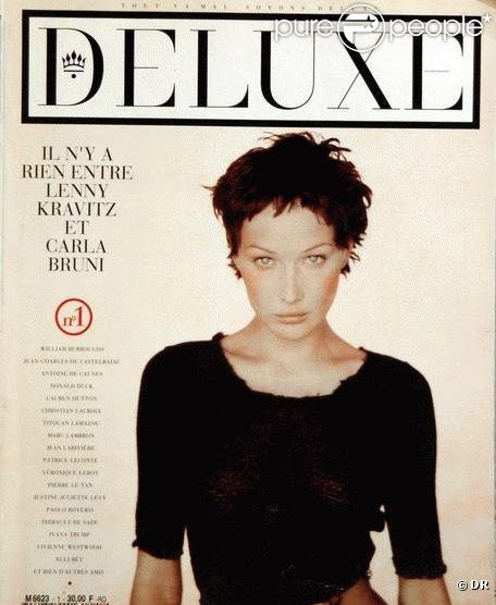 C'est une Carla Bruni aux cheveux courts qui réalise la couverture du magazine Deluxe. Mai 1993.