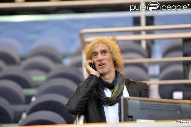 Louis Bertignac avait pris place en tribune pour voir évoluer les nouvelles stars du Paris Saint-Germain dans le match de Ligue 1 face à Brest le 11 septembre 2011