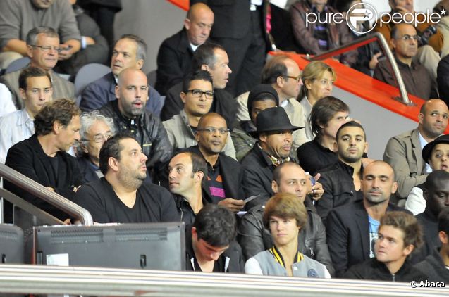 Les stars fans du Paris Saint-Germains comme Stéphane Freiss, Sinik ou encore Booder ont pu apprécier la performance des joueurs de la capitale face à Brest lors de la cinquième journée de Ligue 1 en compagnie des anciens joueurs Bernard Lama et Jérôme Alonso 