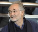 L'écrivain et économiste Jacques Attali a délaissé sa plume le temps d'un match entre le PSG et le Stade Brestois le dimanche 11 septembre 2011 