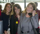 Sarah Ferguson, et ses filles Eugenie et Beatrice, récoltent des fonds pour les victimes du 11 septembre 2001. Le dimanche 11 septembre 2011, à Londres