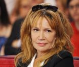Clémentine Célarié, en avril 2011, sur le plateau de <em>Vivement dimanche</em> (France 2).