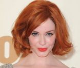 L'arrivée de la star de Mad Men, Christina Hendricks, sur le tapis rouge des 63e Emmy Awards a marqué les esprits. Los Angeles, le 18 septembre 2011. 