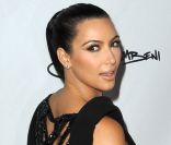 Kim Kardashian fait sensation à chaque apparition, comme lors du lancement du magazine Worlds Most Beautiful, avec de superbes robes qui mettent ses courbes en valeur. Hollywood, le 10 août 2011. 