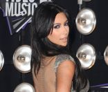 La V.I.P Kim Kardashian, sensationnelle dans sa robe Kaufman Franco, lors des MTV Video Music Awards. Los Angeles, le 28 août 2011. 