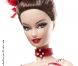 Barbie enfile ses jarretières et entre au Moulin Rouge !